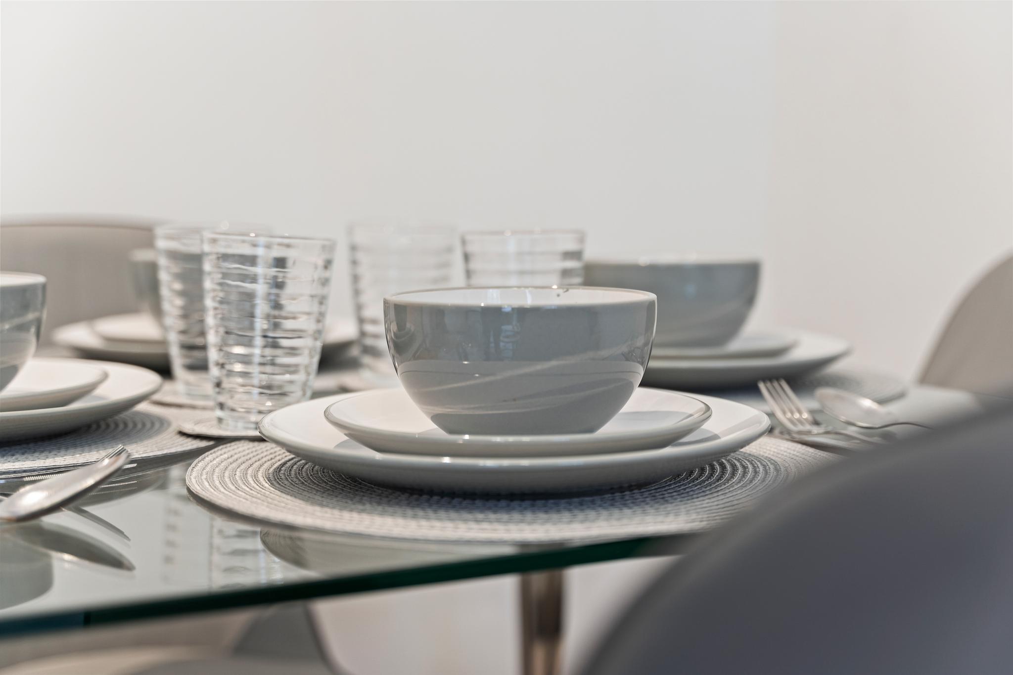 Spacious, Modern Flat | Central Location, Sleeps 46