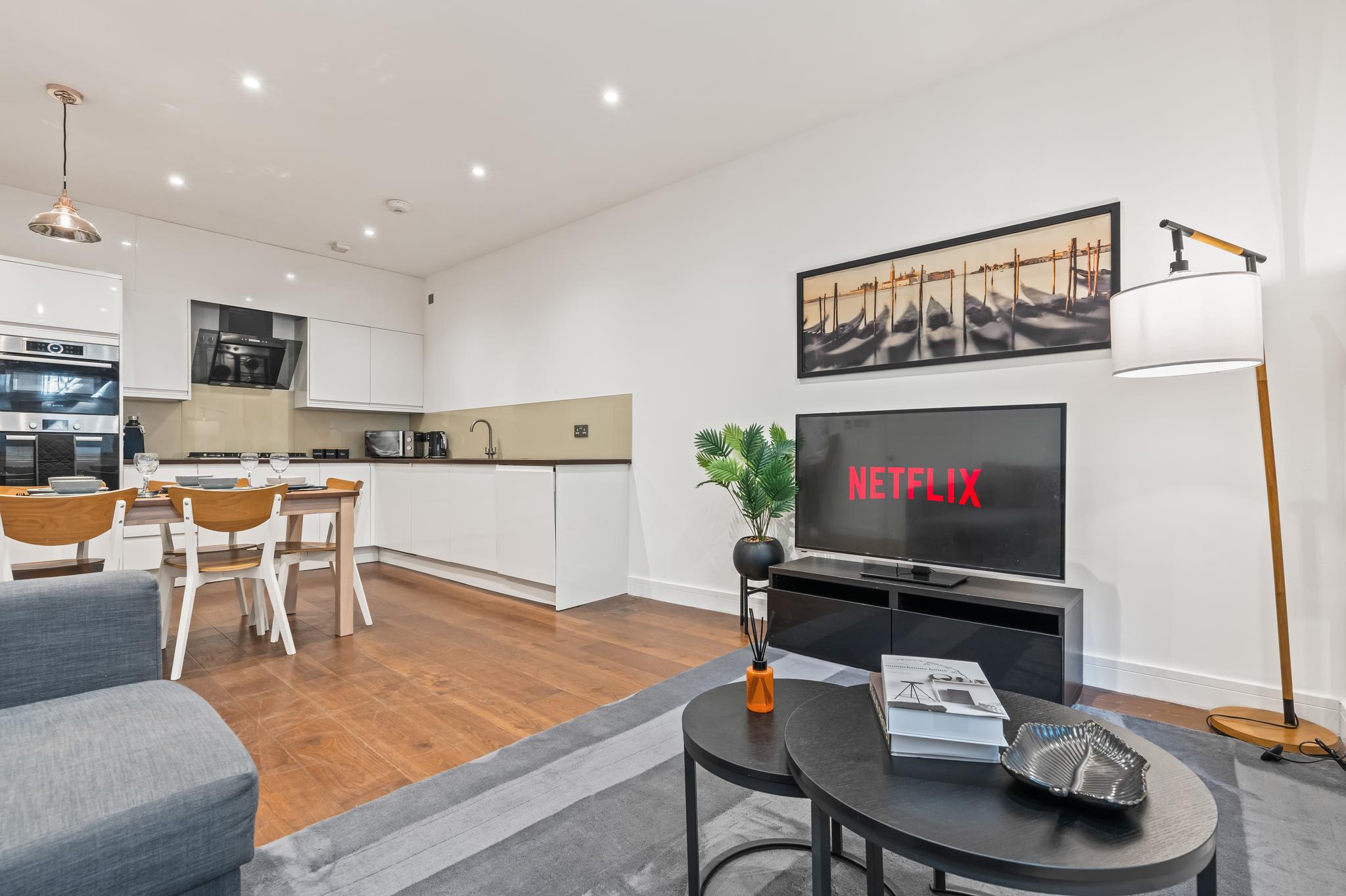 Spacious & Modern 2 Bed Apt